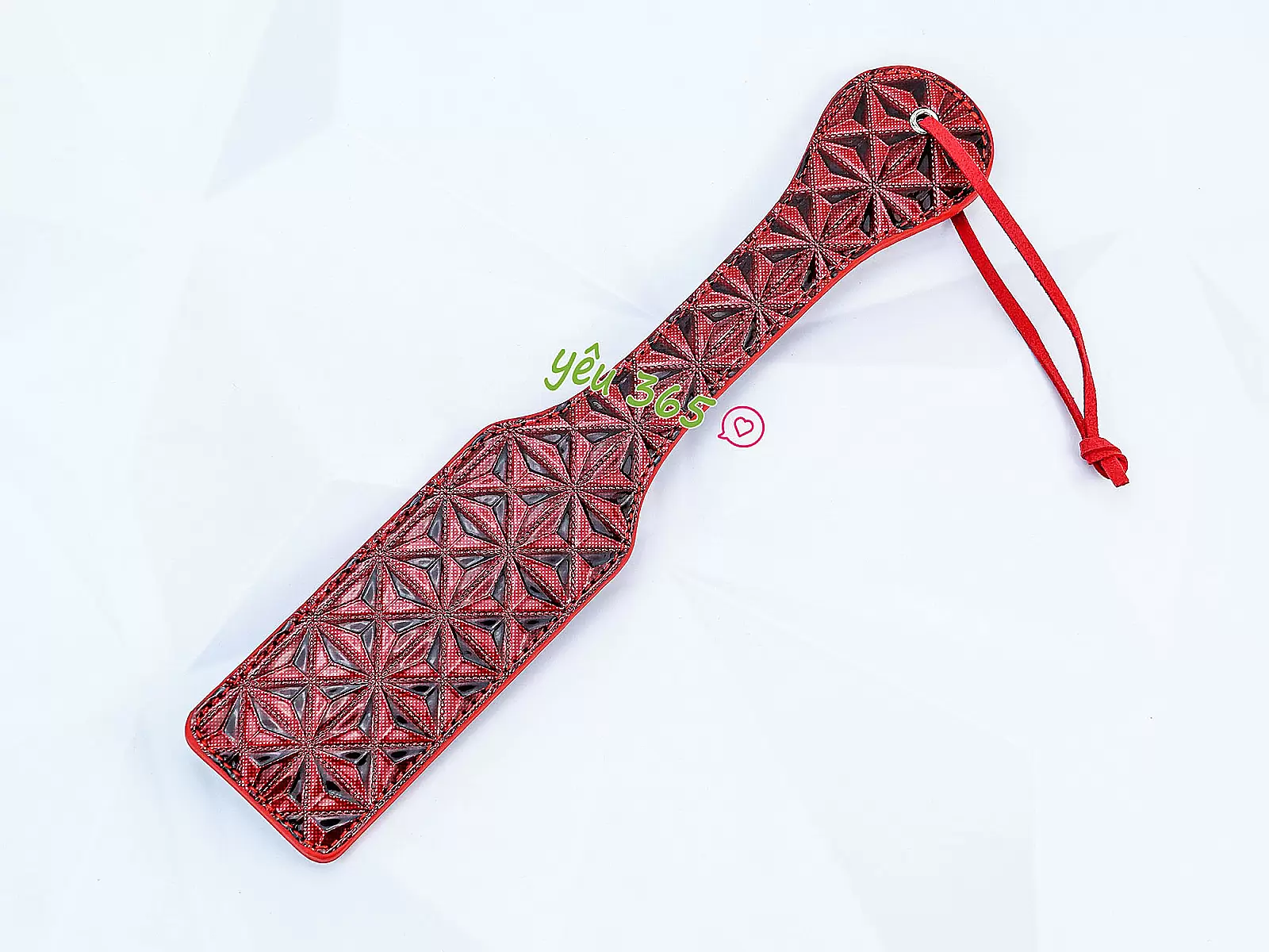 Đồ chơi bạo dâm cây phết mông màu đỏ kích thích cuộc yêu nồng cháy