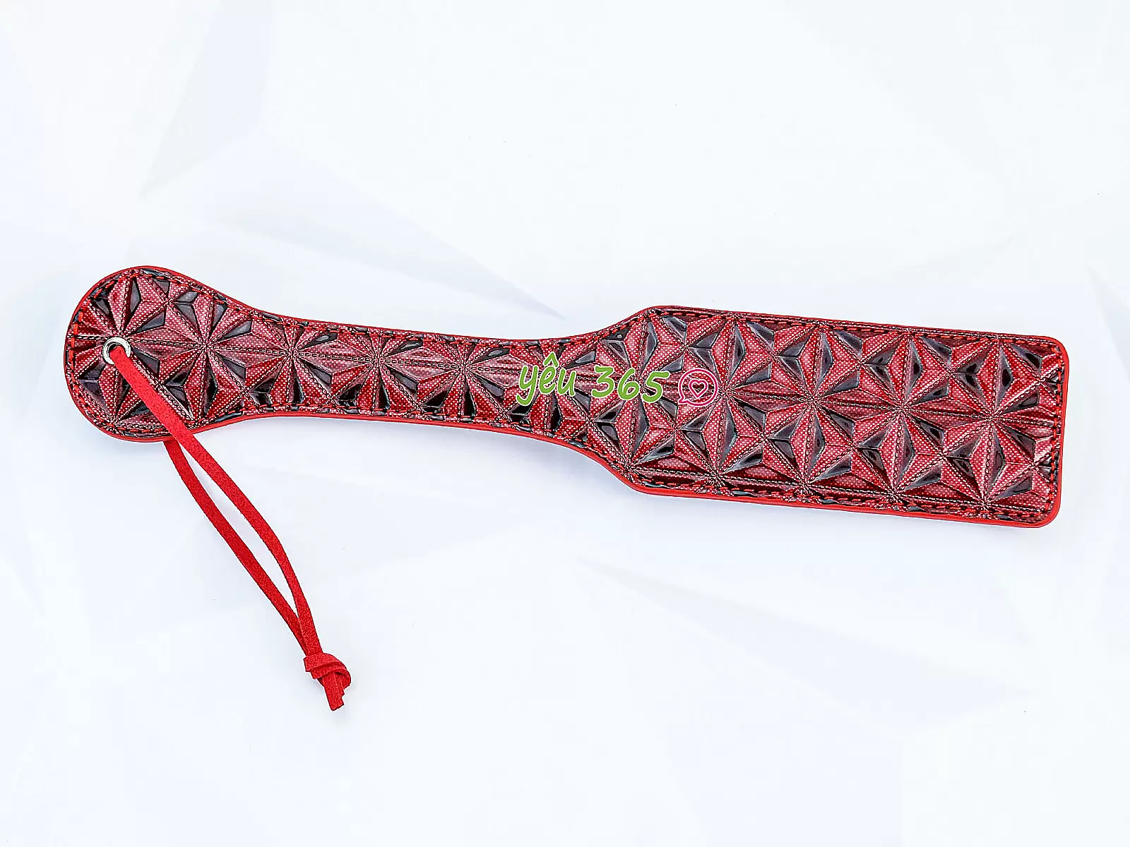 Đồ chơi bạo dâm cây phết mông màu đỏ kích thích cuộc yêu nồng cháy