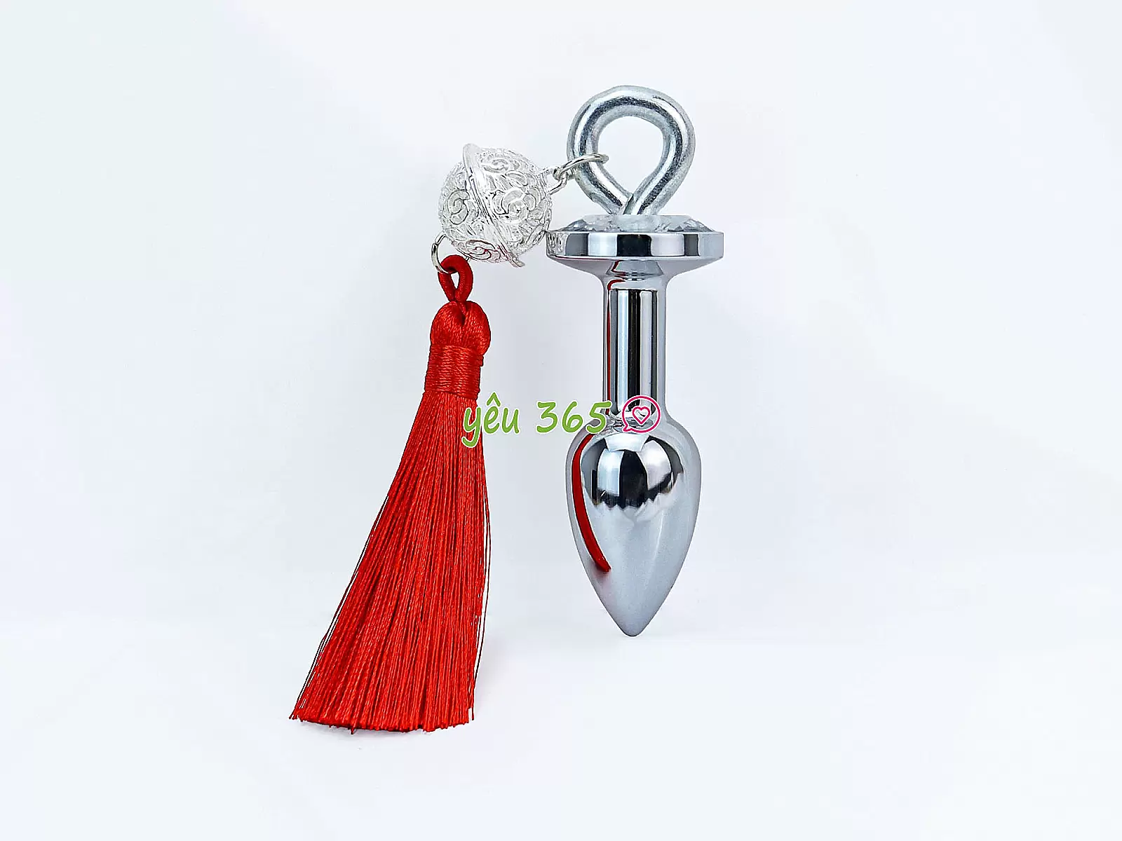 Đồ chơi kích hậu inox cao cấp kèm tua đỏ quyến rũ