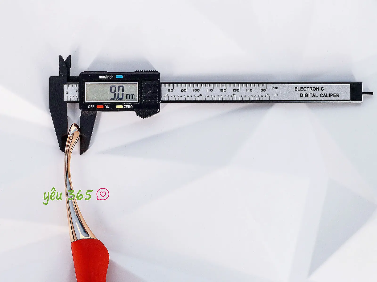 Máy mát xa điểm G 3 đầu pin sạc nhỏ gọn