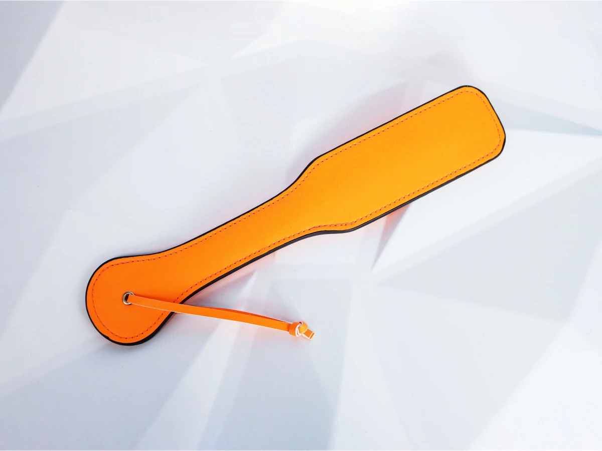 Đồ chơi bạo dâm cây tét mông màu cam kích thích cuộc yêu