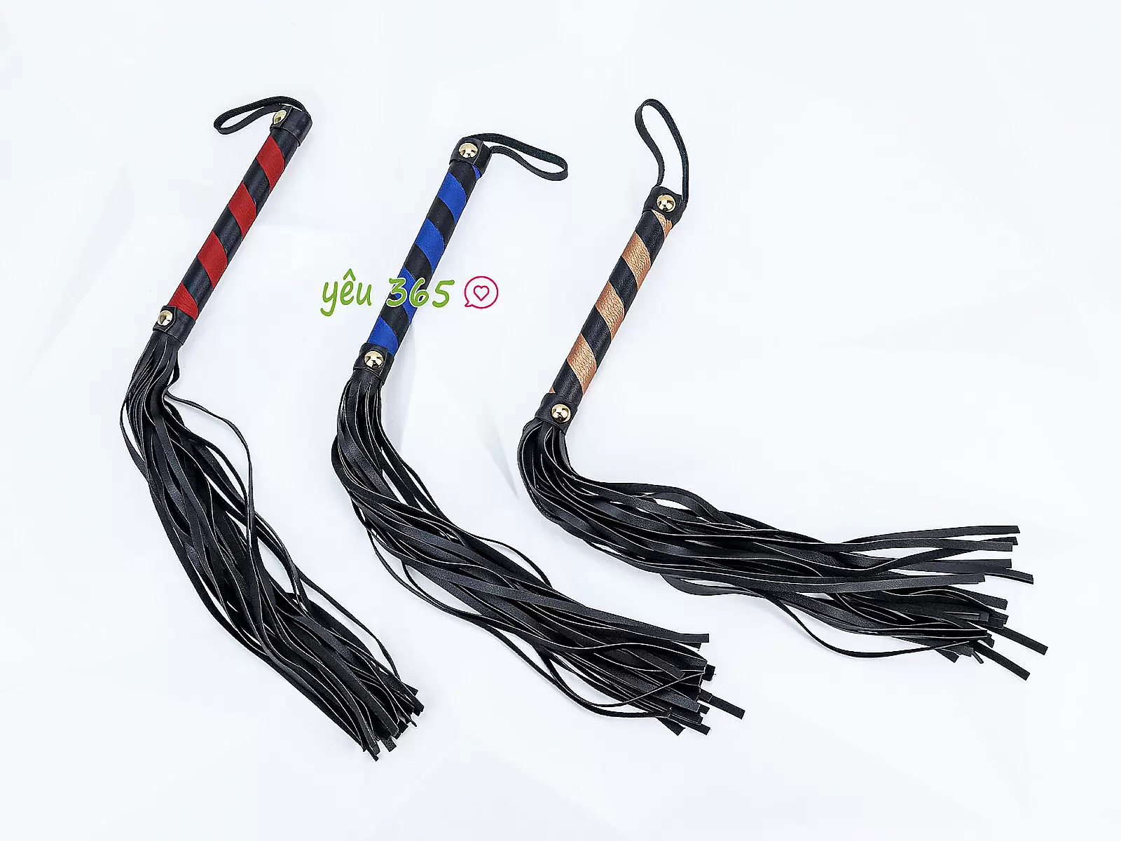 Đồ chơi bạo dâm roi da Luxury Fetish 3 màu
