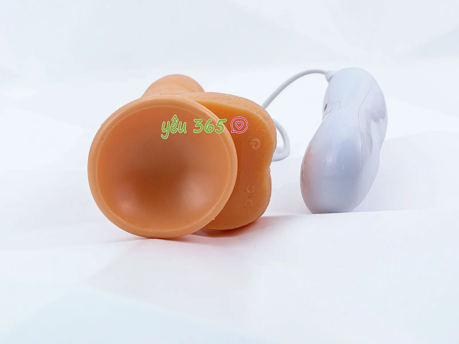 Dương vật giả có đế Excited đa năng rung thụt