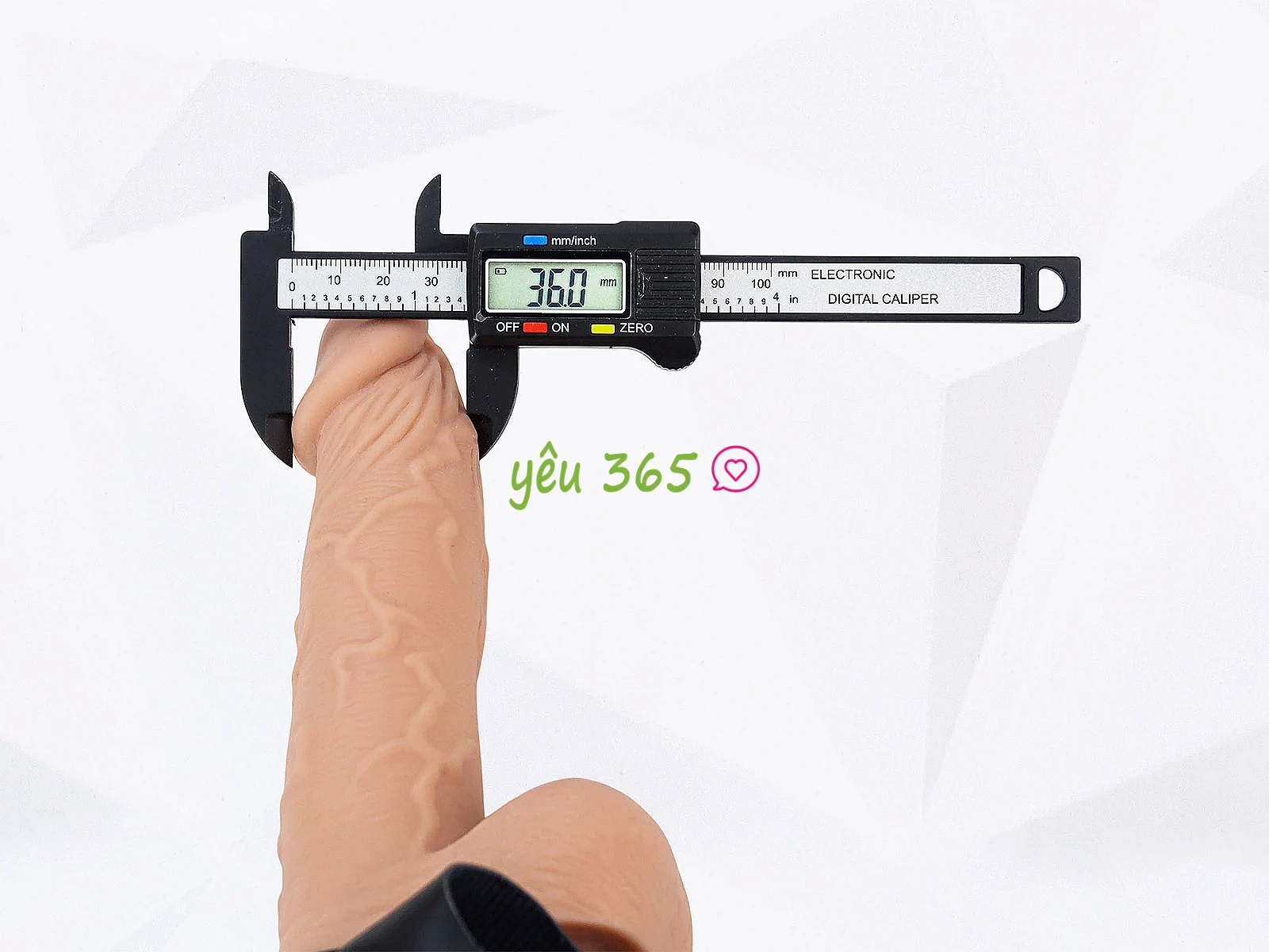 Dương vật giả có dây đeo Ultra Passionate Harness có rung