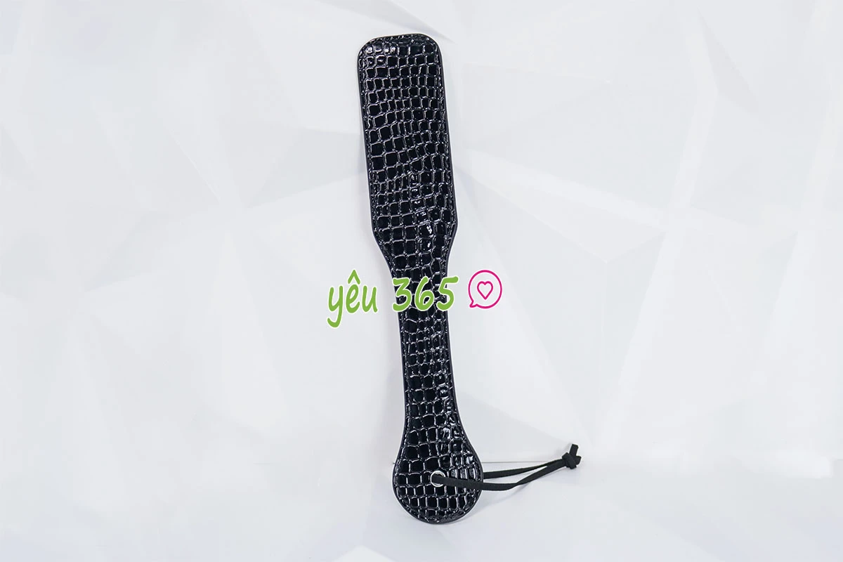 Sextoy bạo dâm phếch mông kích thích