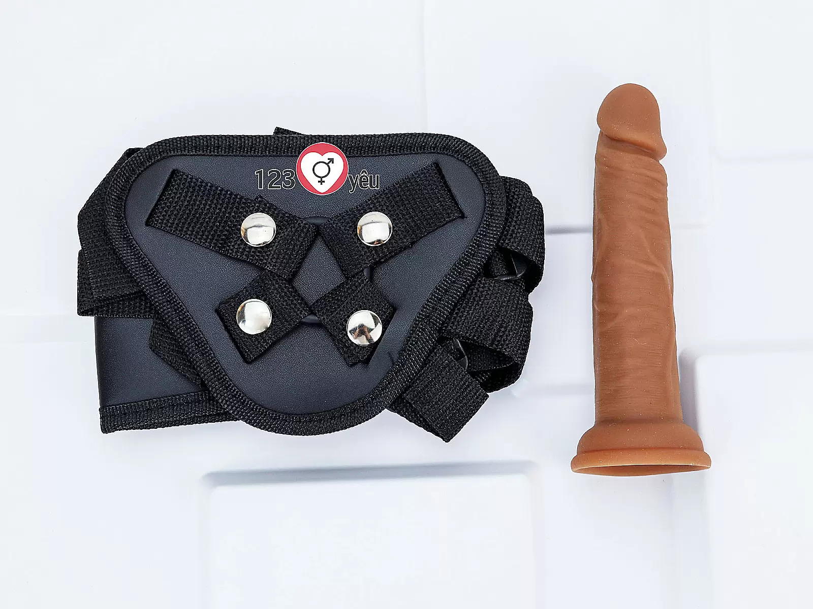 Dương vật giả có dây đeo 7 inch