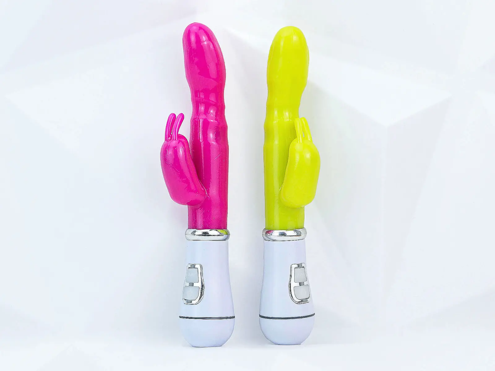 Dương v&acirc;̣t giả Vibrator c&oacute; nh&aacute;nh pin sạc
