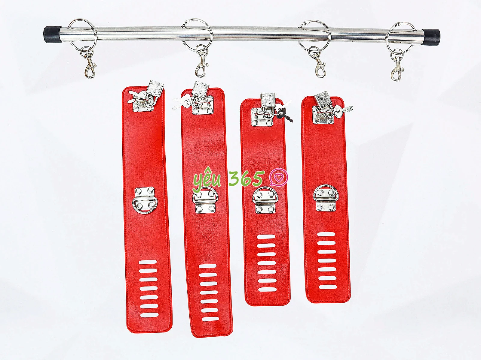 Đồ chơi tình yêu khóa tay và chân đỏ đen tăng thêm sự mới lạ cho các cặp đôi