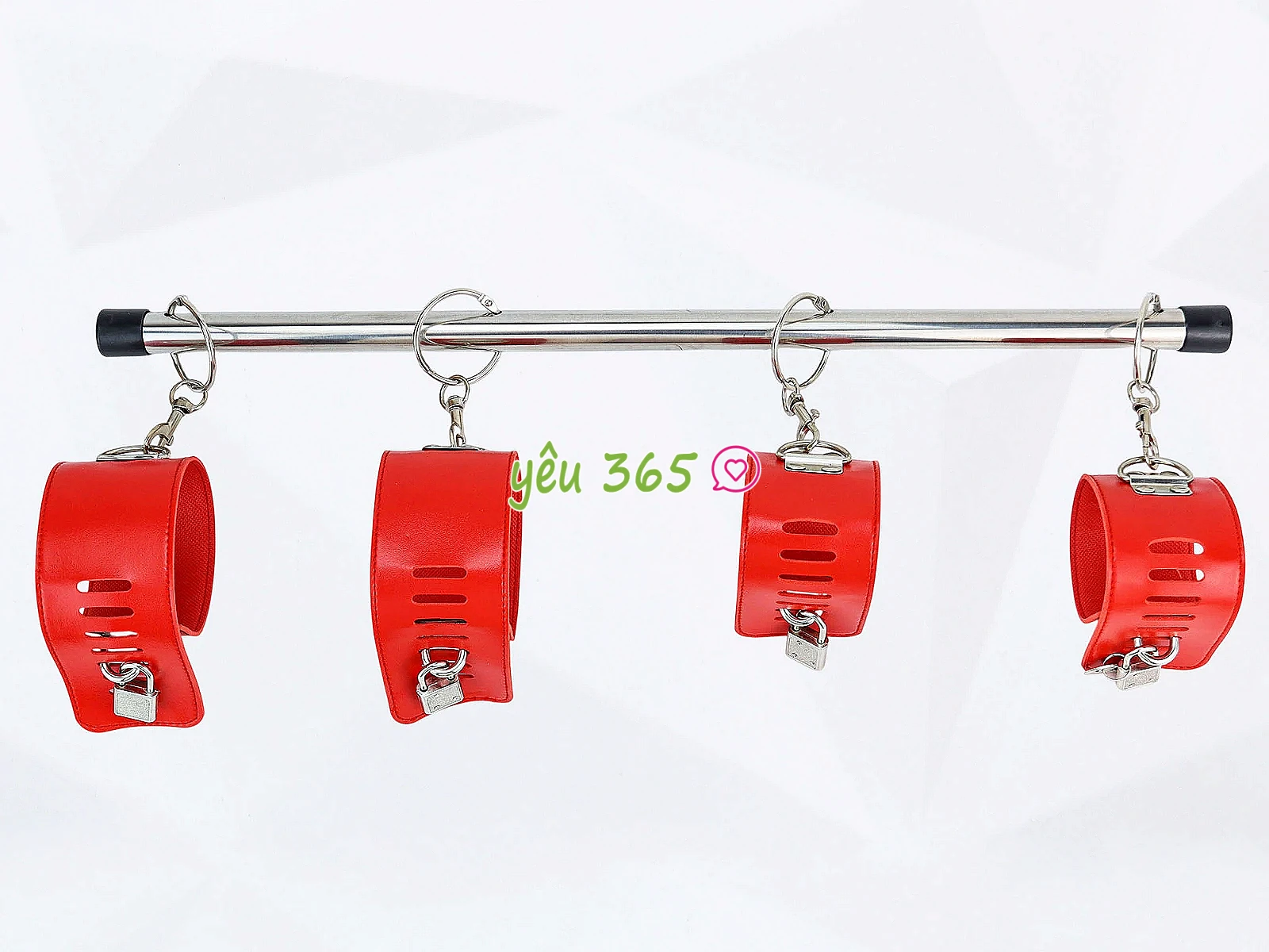 Đồ chơi tình yêu khóa tay và chân đỏ đen tăng thêm sự mới lạ cho các cặp đôi