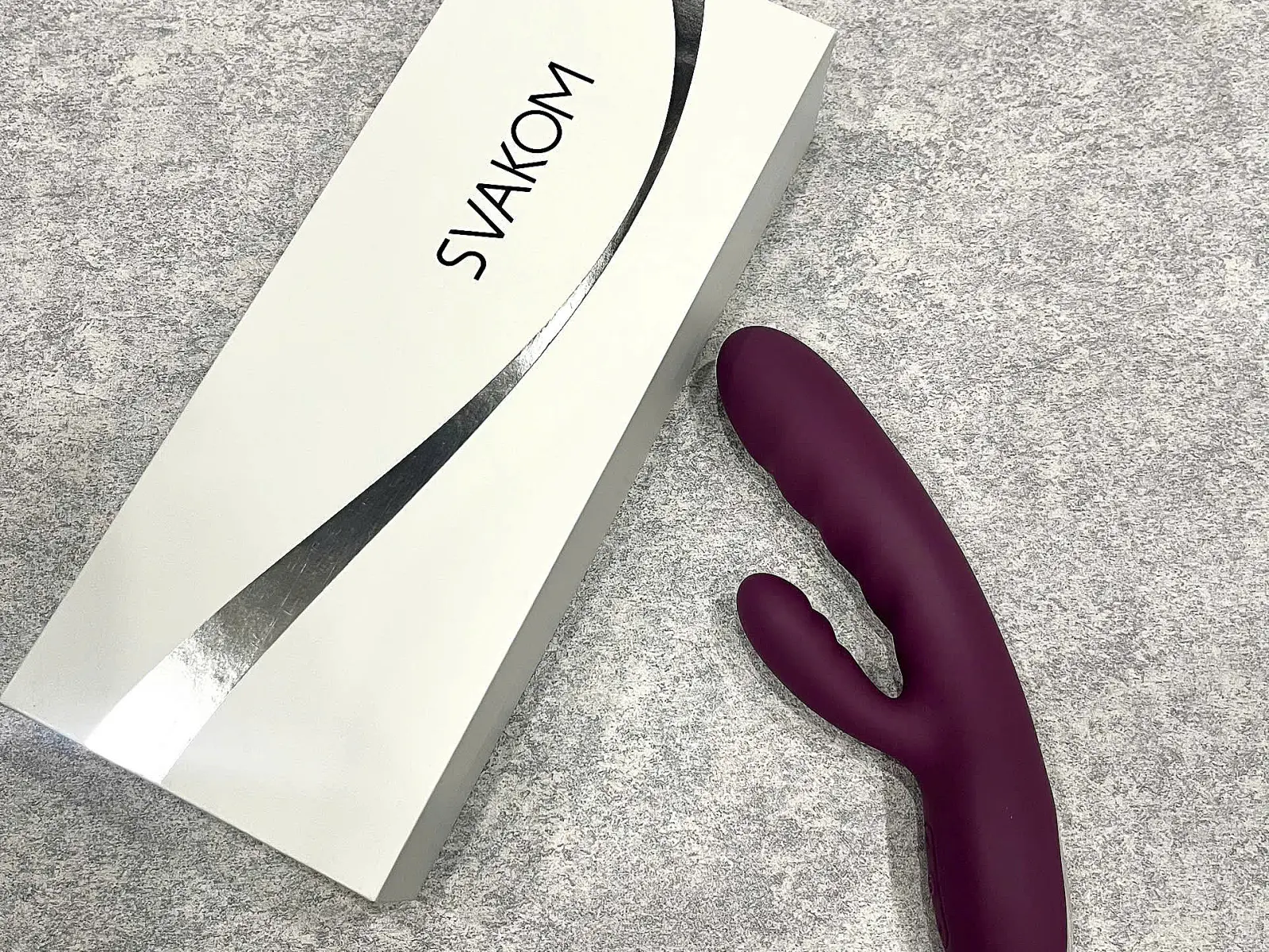 Thanh L&yacute; - Máy m&aacute;t xa đi&ecirc;̉m G Svakom Avery rung kh&ocirc;ng thụt